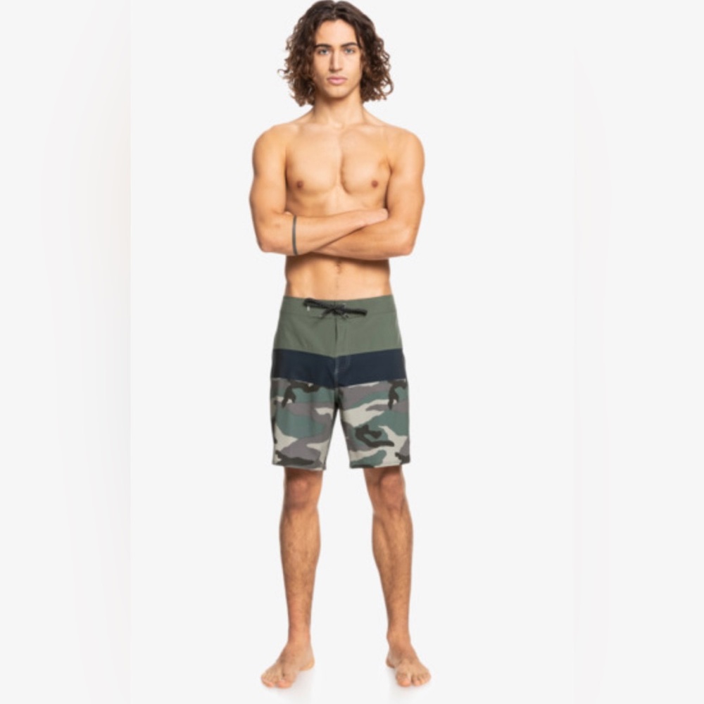 Surfsilk Panel 18" Boardshorts
Size 34